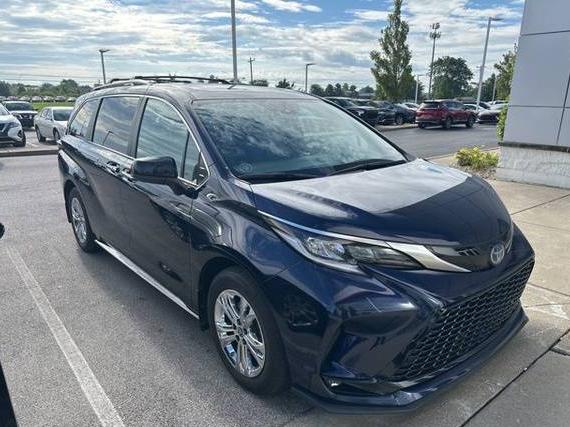 TOYOTA SIENNA 2022 5TDXSKFC4NS067999 image