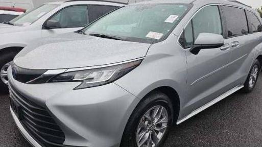 TOYOTA SIENNA 2022 5TDKRKEC8NS099622 image