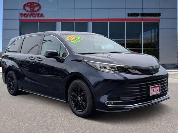 TOYOTA SIENNA 2022 5TDYSKFC0NS041534 image