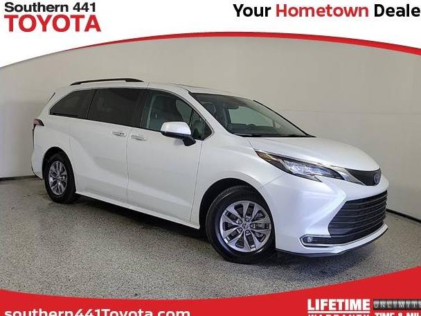 TOYOTA SIENNA 2022 5TDYRKEC3NS101660 image