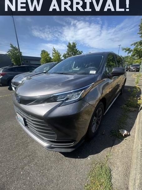 TOYOTA SIENNA 2022 5TDKSKFC6NS072339 image