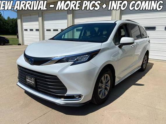 TOYOTA SIENNA 2022 5TDYSKFC5NS050861 image