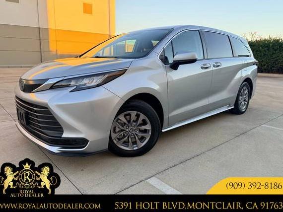 TOYOTA SIENNA 2022 5TDKRKEC2NS108816 image