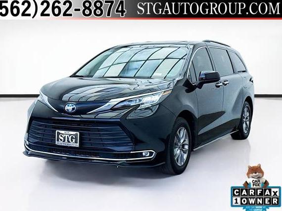 TOYOTA SIENNA 2022 5TDJRKEC3NS089673 image