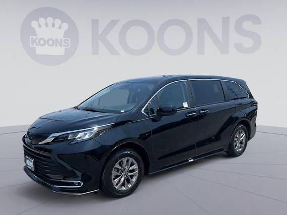 TOYOTA SIENNA 2022 5TDYRKEC8NS133326 image