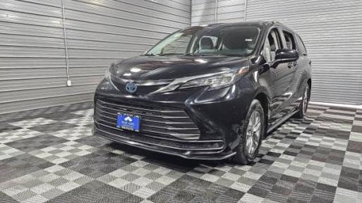 TOYOTA SIENNA 2022 5TDKRKEC1NS091345 image