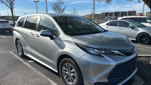 TOYOTA SIENNA 2022 5TDKRKEC3NS075583 image