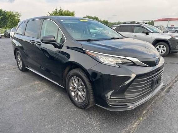 TOYOTA SIENNA 2022 5TDKSKFC7NS070874 image