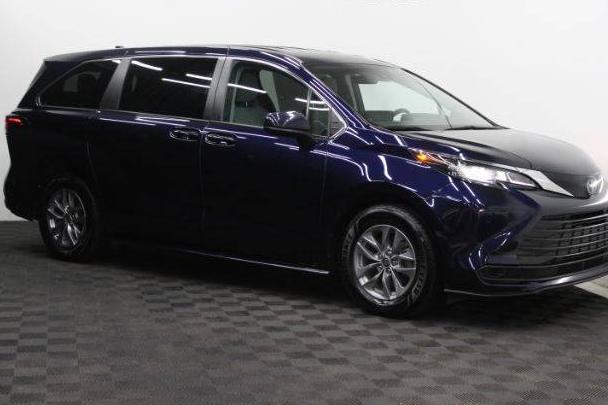 TOYOTA SIENNA 2022 5TDKRKEC5NS101973 image