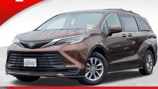 TOYOTA SIENNA 2022 5TDKRKEC1NS076697 image