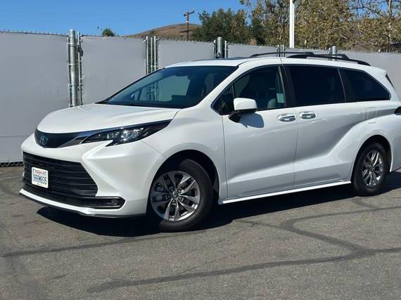 TOYOTA SIENNA 2025 5TDYRKEC2SS240464 image