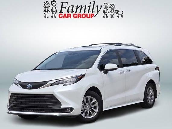 TOYOTA SIENNA 2025 5TDYRKEC8SS240923 image