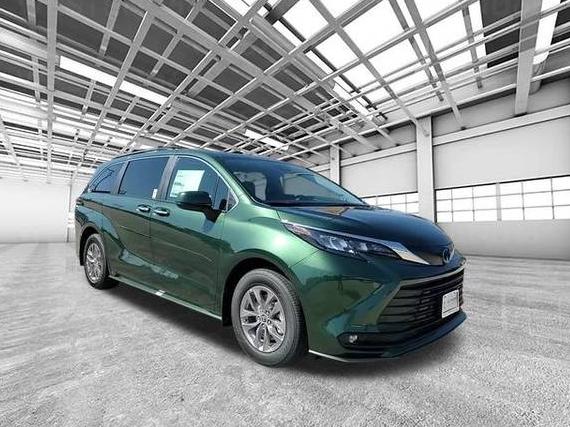 TOYOTA SIENNA 2025 5TDJSKFC6SS216706 image