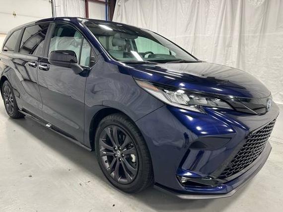 TOYOTA SIENNA 2025 5TDXRKECXSS252163 image