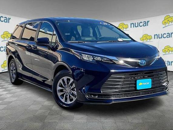 TOYOTA SIENNA 2025 5TDKSKFCXSS176764 image