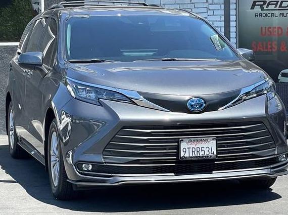 TOYOTA SIENNA 2025 5TDJRKEC0SS258737 image