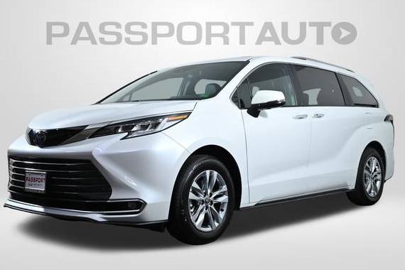 TOYOTA SIENNA 2025 5TDZSKFC8SS212353 image