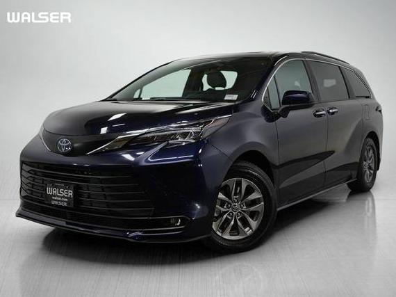 TOYOTA SIENNA 2025 5TDJSKFC3SS165875 image