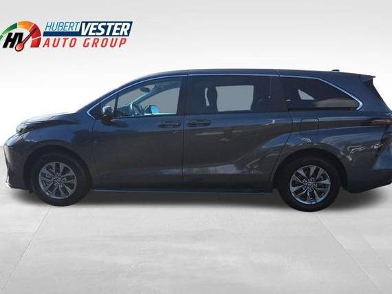 TOYOTA SIENNA 2025 5TDKRKECXSS235339 image