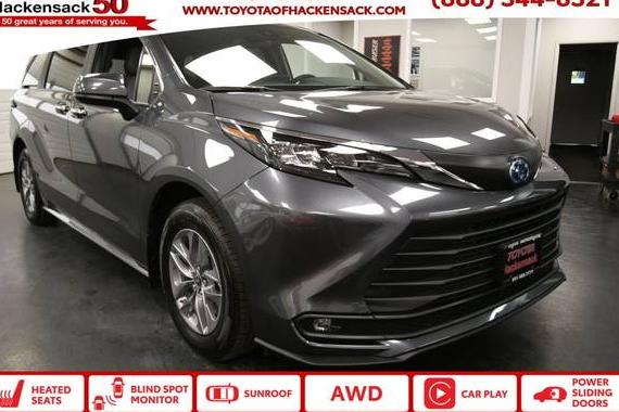 TOYOTA SIENNA 2025 5TDYSKFC5SS175760 image