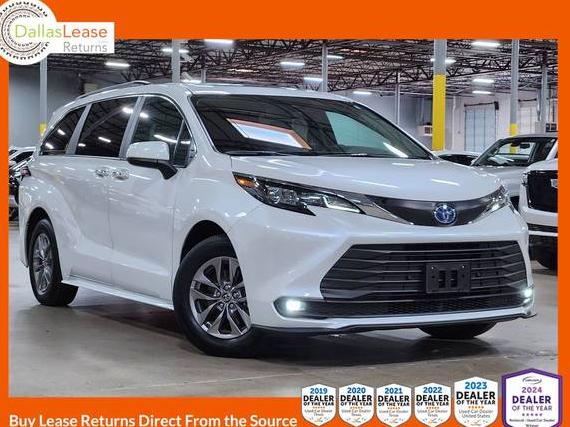 TOYOTA SIENNA 2025 5TDYRKEC0SS238518 image
