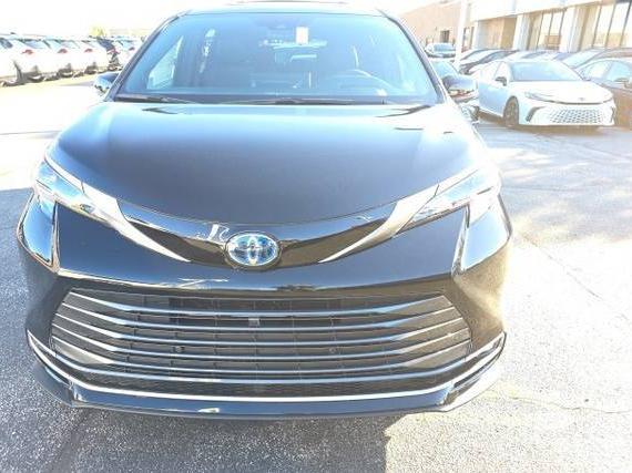 TOYOTA SIENNA 2025 5TDESKFC9SS222596 image