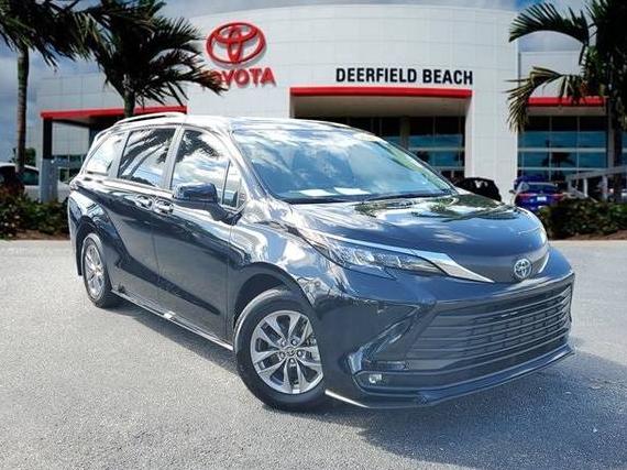 TOYOTA SIENNA 2025 5TDJRKEC2SS235802 image