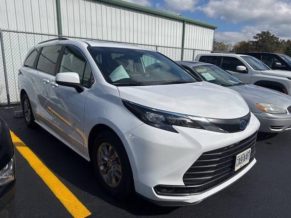 TOYOTA SIENNA 2025 5TDBSKFC5SS170984 image