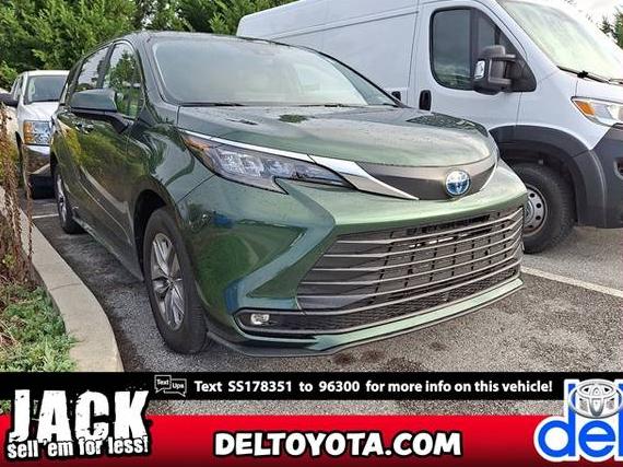 TOYOTA SIENNA 2025 5TDYSKFC3SS178351 image