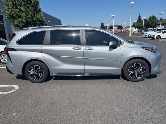 TOYOTA SIENNA 2025 5TDESKFC5SS158539 image