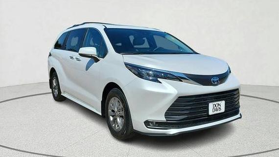 TOYOTA SIENNA 2025 5TDYRKEC4SS235511 image