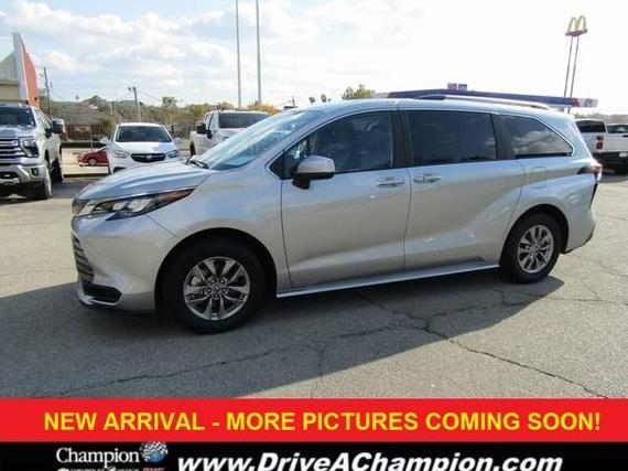 TOYOTA SIENNA 2025 5TDKSKFC1SS166477 image