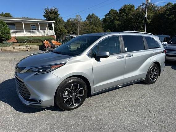 TOYOTA SIENNA 2025 5TDESKFC3SS210637 image