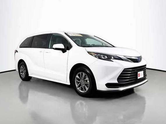 TOYOTA SIENNA 2025 5TDKRKEC4SS234543 image
