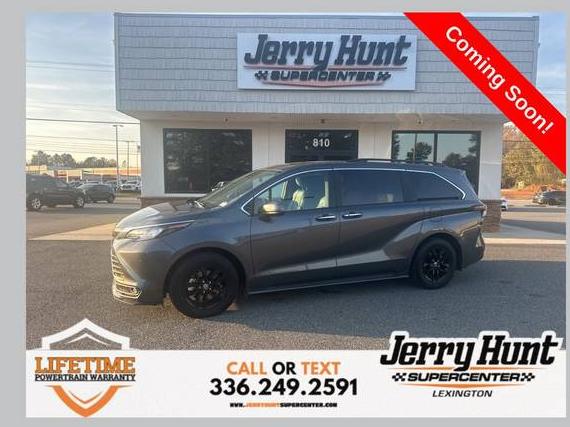 TOYOTA SIENNA 2025 5TDJRKEC4SS241990 image