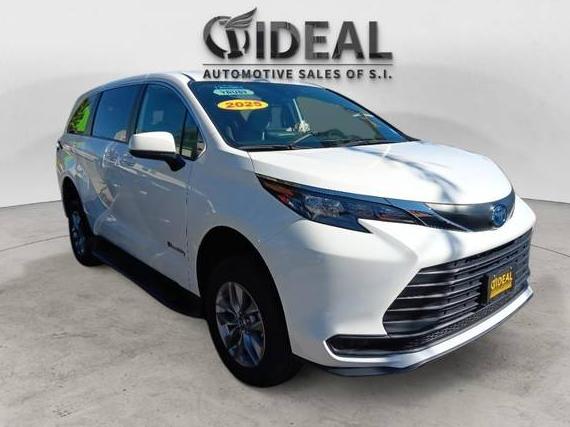 TOYOTA SIENNA 2025 5TDKRKEC5SS262593 image