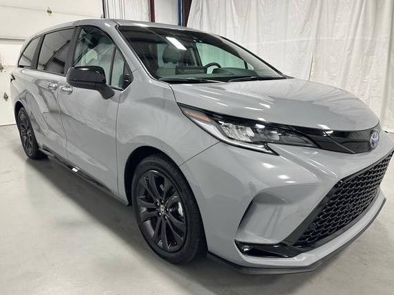 TOYOTA SIENNA 2025 5TDXRKEC9SS251327 image