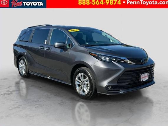 TOYOTA SIENNA 2025 5TDJSKFC2SS156584 image