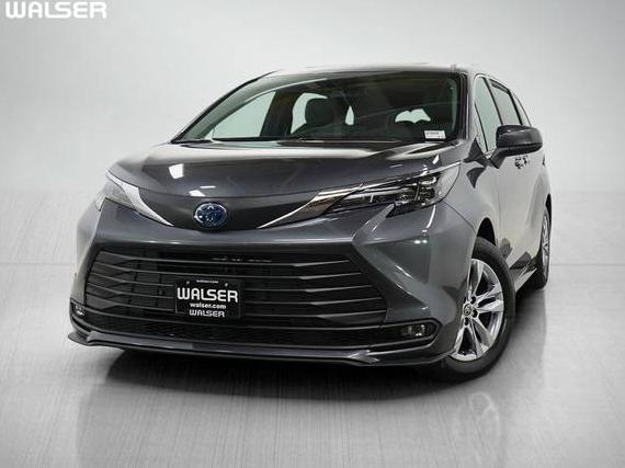 TOYOTA SIENNA 2025 5TDJSKFCXSS186304 image