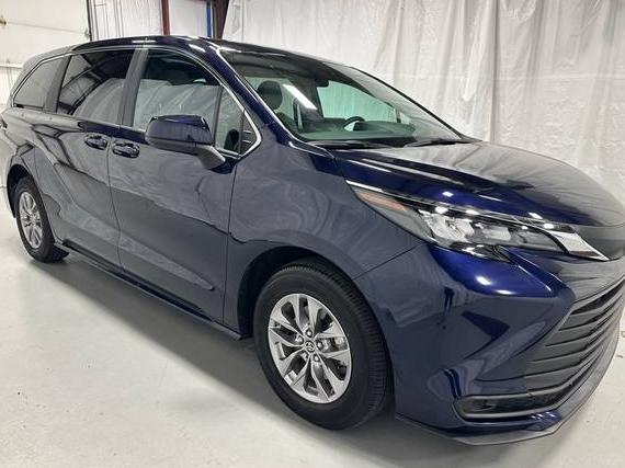 TOYOTA SIENNA 2025 5TDKRKEC9SS242900 image