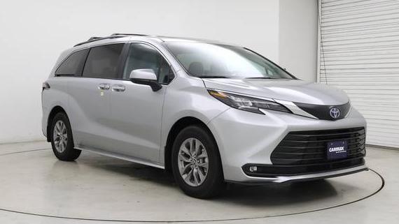 TOYOTA SIENNA 2025 5TDJSKFC2SS192744 image