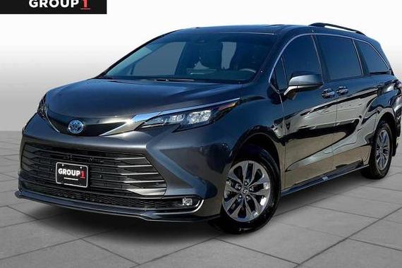 TOYOTA SIENNA 2025 5TDYRKEC6SS279977 image