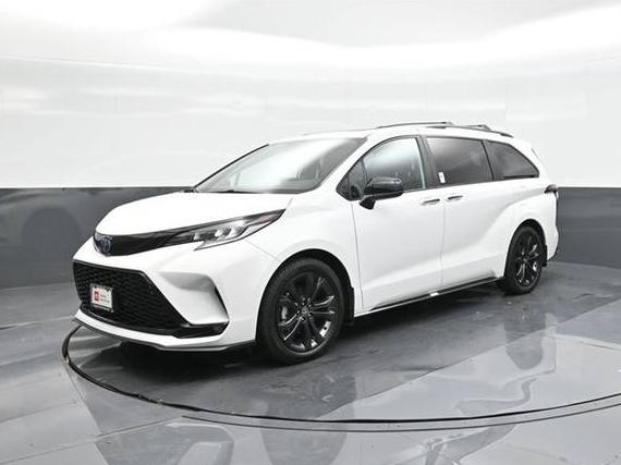 TOYOTA SIENNA 2025 5TDDRKEC8SS238510 image