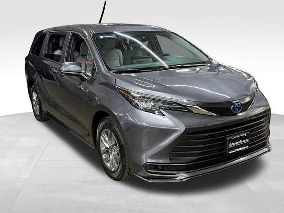 TOYOTA SIENNA 2025 5TDKRKEC4SS233103 image