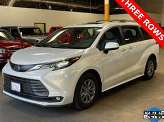 TOYOTA SIENNA 2025 5TDJRKEC4SS274195 image