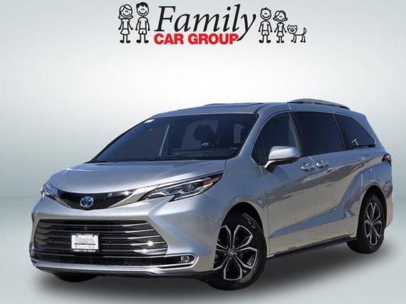 TOYOTA SIENNA 2025 5TDESKFC3SS168728 image