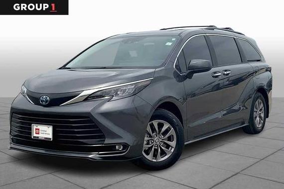 TOYOTA SIENNA 2025 5TDJRKECXSS258387 image