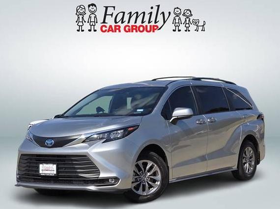 TOYOTA SIENNA 2025 5TDYRKEC3SS244149 image