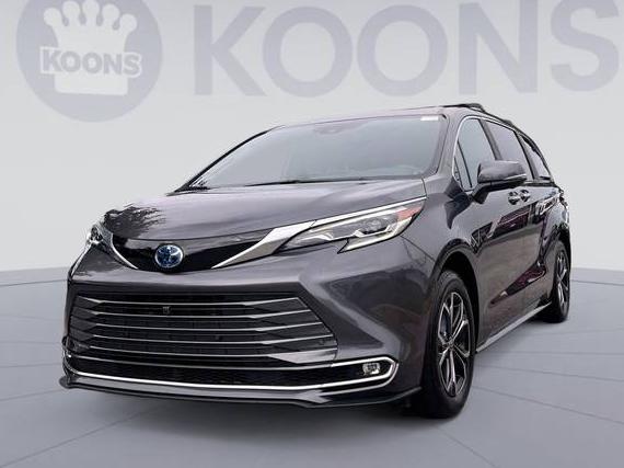 TOYOTA SIENNA 2025 5TDESKFC2SS169059 image