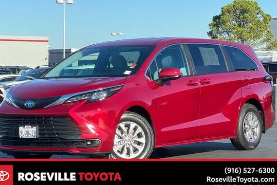 TOYOTA SIENNA 2025 5TDKRKEC6SS268855 image